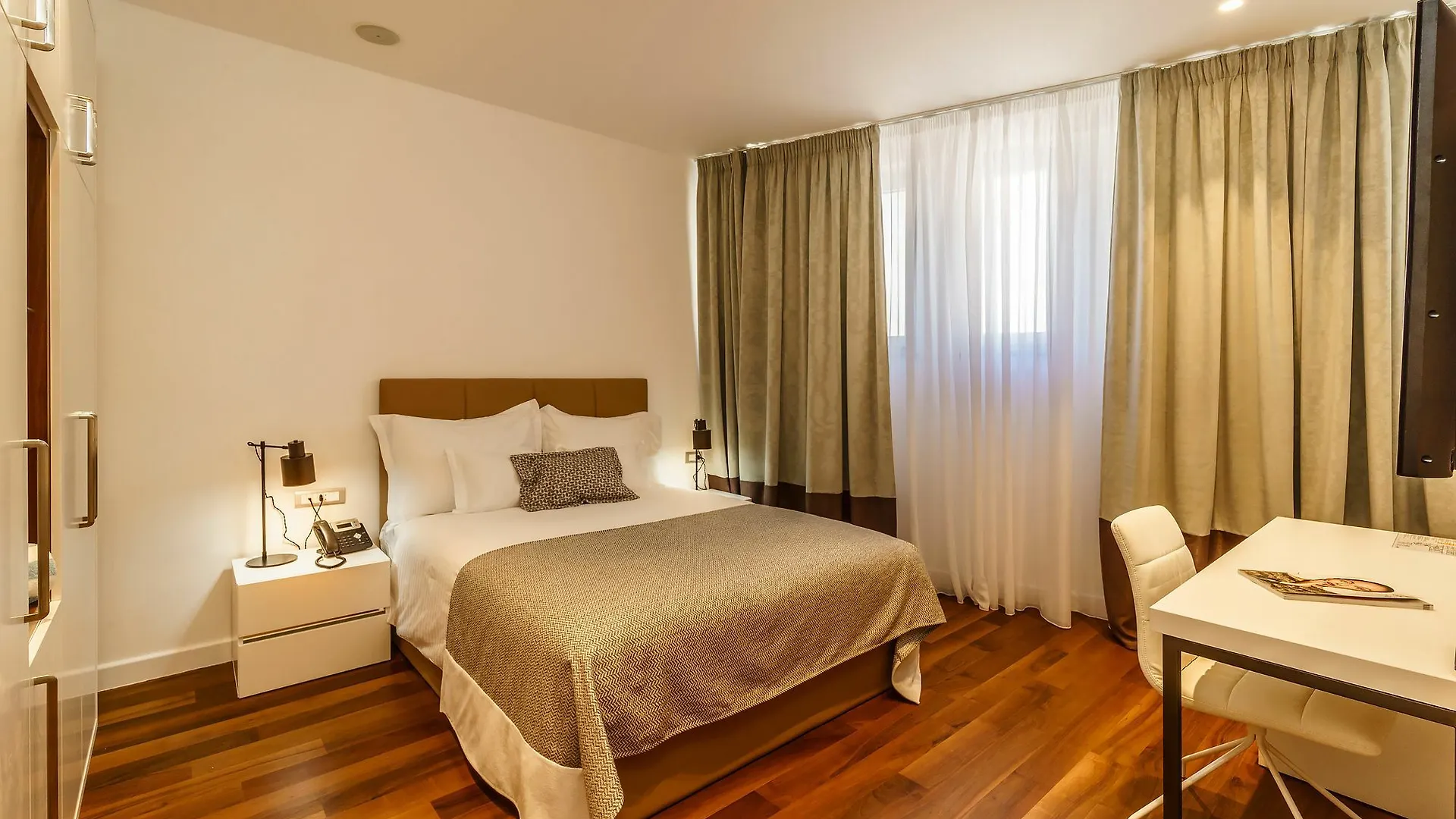 Rooms Oasis Life Split Bed & Breakfast