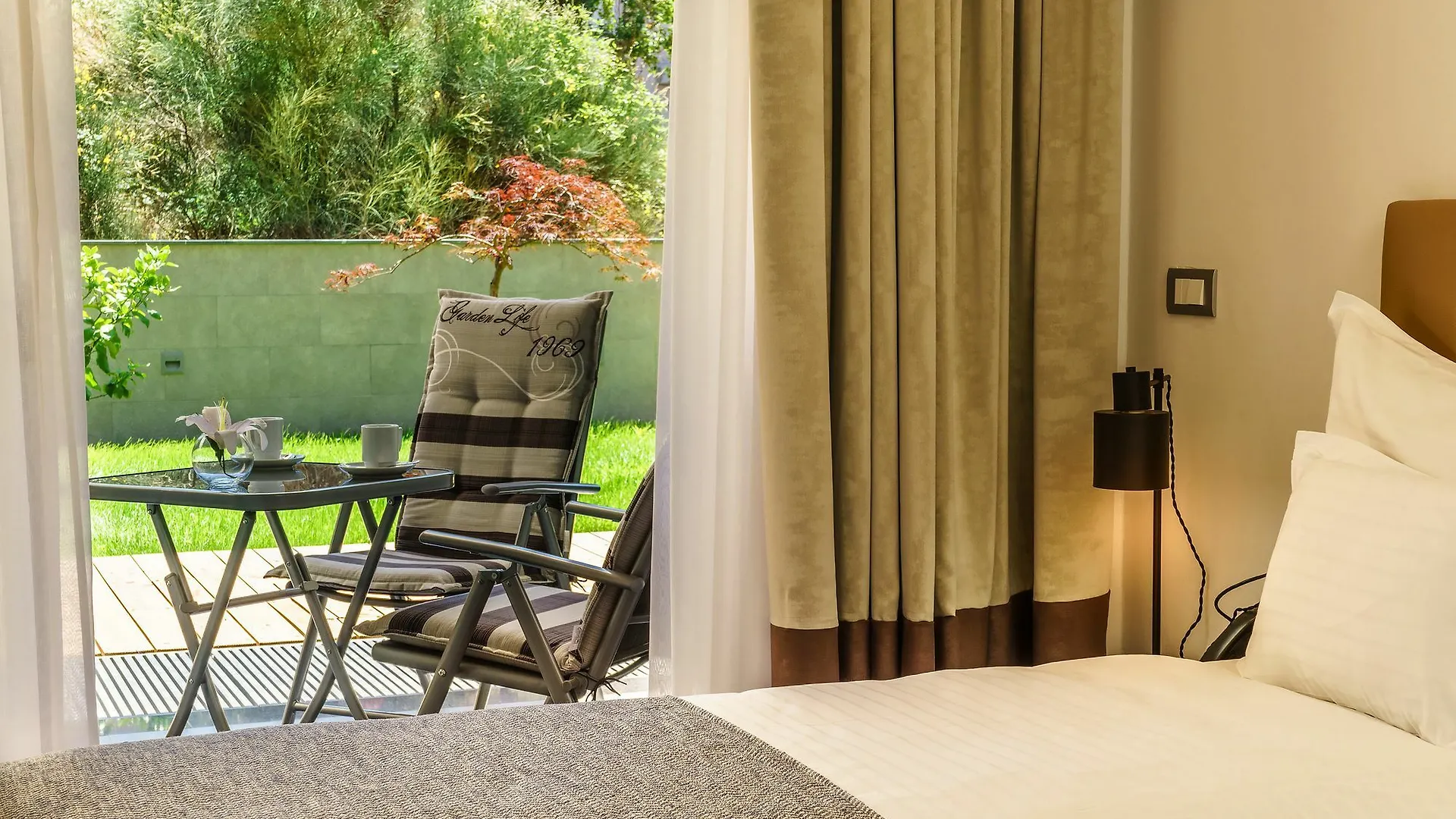 Bed & Breakfast Rooms Oasis Life Split