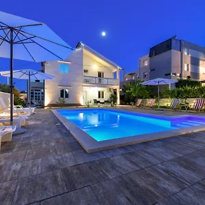 Pool House Luka Apartment Zadar