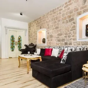 Apartment Papalic Palace
