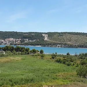 bridge-and-beach-apartments.hotels-in-trogir.com/